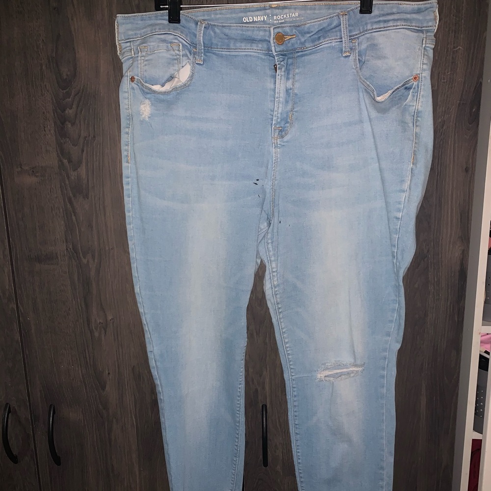 OLD NAVY LIGHT WASH JEANS